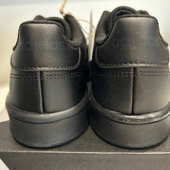 【未使用】adidas　スニーカー　25cmの画像