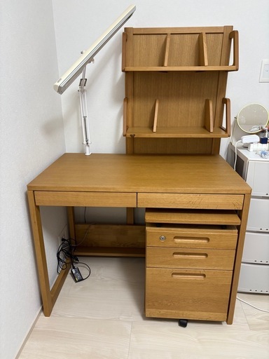 美品☆イトーキ 学習机 (マロンちゃん) 高槻のテーブル《学習机》の