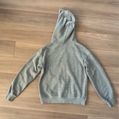 【値下げ】GU グレー フルジップ パーカー Sサイズの画像