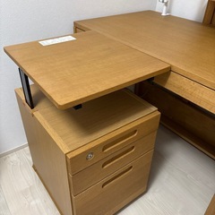 美品☆イトーキ 学習机 (マロンちゃん) 高槻のテーブル《学習机》の