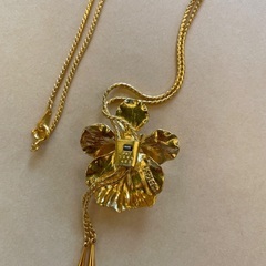 ✨新品未使用🇸🇬海外製品🇸🇬お土産シンガポール🌺花型ゴールドネックレス✨の画像