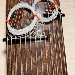 13弦お琴 並甲 すだれ彫り 舌に蒔絵の音色の良いの画像