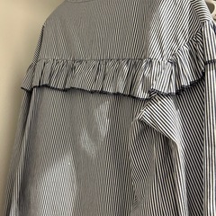 フリル　レディースシャツ　サイズフリーの画像