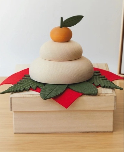 定価33,000円 日本製　職人手作り　メープル材の木製鏡餅・大 新品未開封 定価33,000円 日本製 職人手作り メープル材の木製鏡餅・大