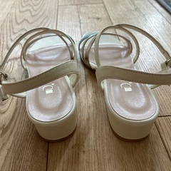 DIANA ホワイト サンダルの画像