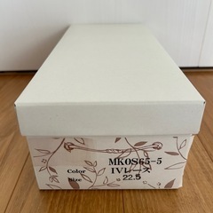 白レースパンプスの画像