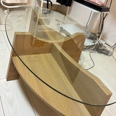 ガラス製ローテーブルの画像
