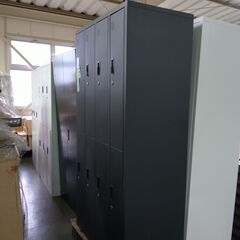 ロッカー各種どれでも1個10,000円！鍵付 メーカー訳あり未使用品！状態良好　綺麗です。見に来てください！オフィス家具多数あり（埼玉県越生町）の画像
