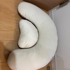 エールべべ　　授乳クッションの画像