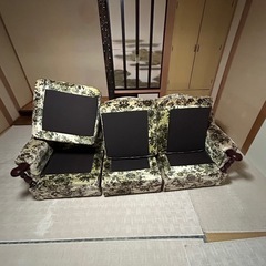 カリモク　三人掛けソファーの画像