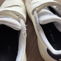 アディダス　adiddas スニーカー　18cmの画像