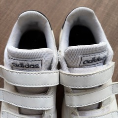 アディダス　adiddas スニーカー　18cmの画像