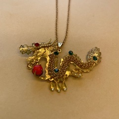 ✨新品未使用✨海外お土産🐉龍竜ドラゴンネックレスの画像