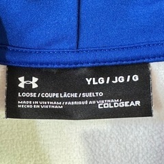 アンダーアーマーのパーカーの画像