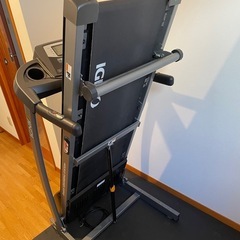 本格的なランニングマシーンの画像