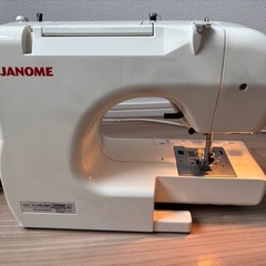 JANOME ジャノメミシン　N571 ホワイト ハードケース 付属品付き
の画像