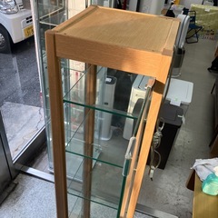 ロ2512-017 カンディハウス★ガラスショーケース無垢材　LEDライト付き　キズ汚れ有りの画像