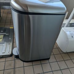 アマゾンベーシック　ゴミ箱　40L スリム型の画像
