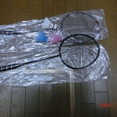 バトミントン各種とフラフープのセットの画像
