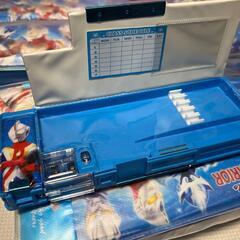 筆箱 小学生男の子、柄両面ウルトラマン 箱型 ペンケース 入学準備 鉛筆削りの画像