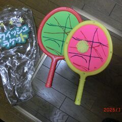 バトミントン各種とフラフープのセットの画像