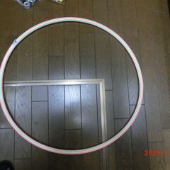 バトミントン各種とフラフープのセットの画像