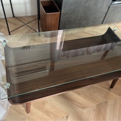 ガラステーブルの画像