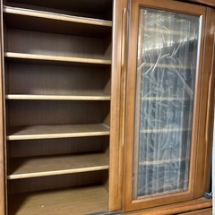 木製大きめ　食器棚の画像