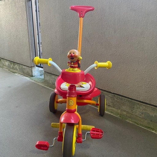 アンパンマン手押し棒付三輪車 (あき) 日立の三輪車の中古あげます