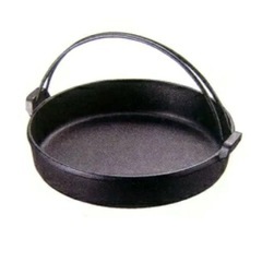 すき焼き鍋　南部鉄器　鉄鍋 すき鍋 ツル付　26㎝　岩鋳　牛鍋　日本製　一生物　ガス・直火・IH等使用可の画像