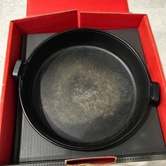 すき焼き鍋　南部鉄器　鉄鍋 すき鍋 ツル付　26㎝　岩鋳　牛鍋　日本製　一生物　ガス・直火・IH等使用可の画像