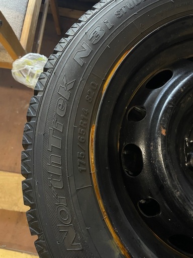 スタッドレスタイヤPCD100 175/65 14インチ　室内管理　コンディション良