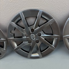 プリウスα ホイールキャップの画像