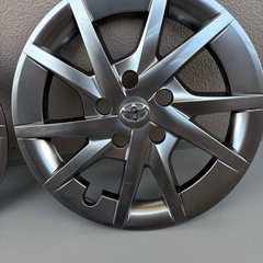 プリウスα ホイールキャップの画像