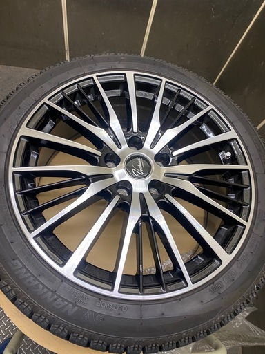 ホイル付きスタッドレス　タイヤクラウン220