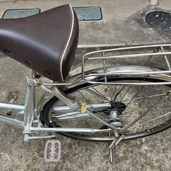 【メンテナンス済み】27インチ　シティサイクル　シルバー　内装3段　LEDライト、前かごつき　鹿児島市の画像
