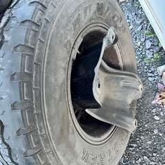 TOYOTA 78プラド 純正背面タイヤの画像