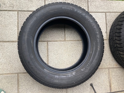 スタッドレス17インチ　　　　　　　　　　　　　　　　８万円で購入
ワンシーズンのみ使用