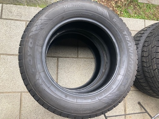 スタッドレス17インチ　　　　　　　　　　　　　　　　８万円で購入
ワンシーズンのみ使用