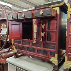 【愛品倶楽部柏店】デザインキャビネット 韓国家具 各所キズ多め ※カンヌキ部分は鍵欠品にて外せません。の画像