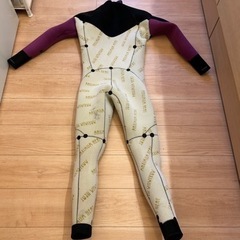 【新品同等！】定価77,000円！セミドライウェットスーツ Mサイズの画像