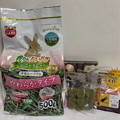 🐰✨【新品・未使用】うさぎ飼育グッズ4点セット（チモシー・おやつ・かじり木）✨🐰の画像