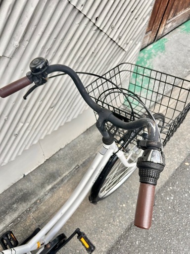 《売約済》自転車 6段 変速 ギア 26インチ 街乗り 町乗り ママチャリ シティサイクル カゴ付き ライト付き 白 ホワイトcastanet CASTANET