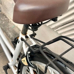 自転車 6段 変速 ギア 26インチ 街乗り 町乗り ママチャリ シティサイクル カゴ付き ライト付き 白 ホワイトの画像