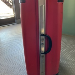 スーツケース　赤の画像