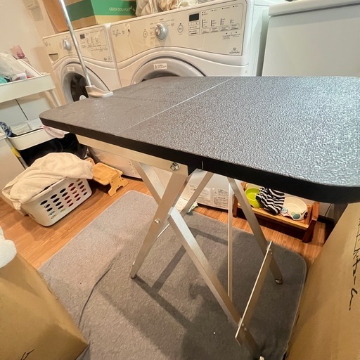 SOLD！折り畳み式　プロ用　トリミングテーブル