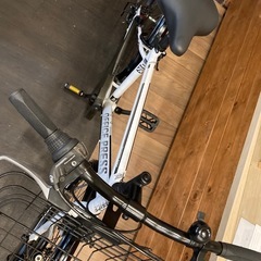 【前後タイヤ新品！】 LEDダイナモ　7段変速　700×28cシティクロス　ホワイトの画像