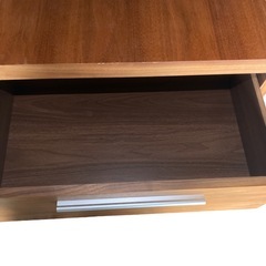 【ジ1201-01】引き出しも付いて収納たっぷり‼️木製ローテーブル センターテーブル やや傷ありの画像