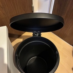 ゴミ箱　ペダル式　黒　白　2つ　　の画像