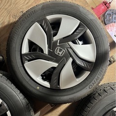 破格!2024年製造ブリヂストンニューノ175/65R15タイヤ、ホイールセット 6J フィット ホンダの画像